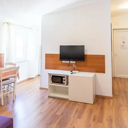 Liburnija Apartment *