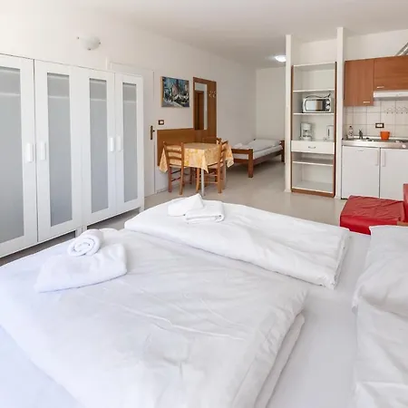 Liburnija Apartment *
