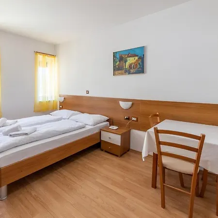 Liburnija Apartment *