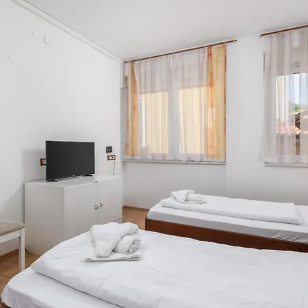 Liburnija Apartment *